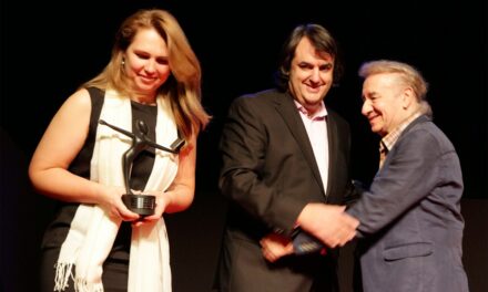 Miguel Ángel de Rus recibe el Premio Mejor Labor Editorial 2014 de AAT